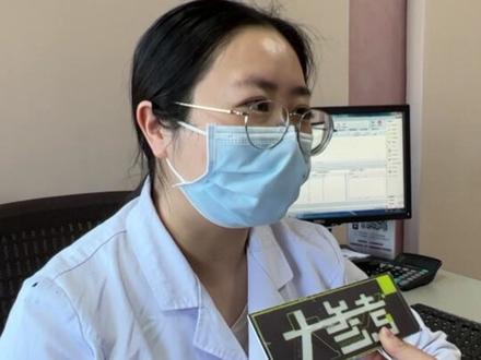 2月19日,河南郑州,女子求美做美甲过长,不小心致指甲外翻,与甲床分离,医生提醒:“做美甲要有度!”#美甲 #医生 #河南dou知道