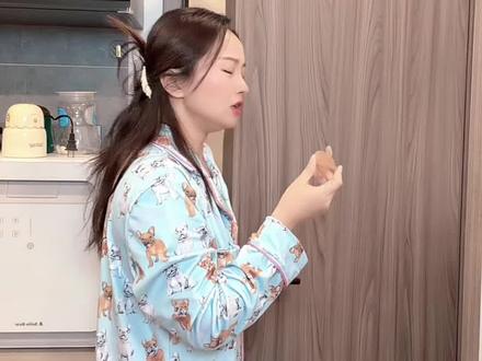 雀巢奶粉紧急召回!连夜爬起来看奶粉罐,稳住先别焦虑,赶紧自查 #雀巢#奶粉召回事件#有娃家庭必看#奶粉召回#婴儿奶粉