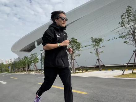 冬天太冷跑不动?听听音乐上上劲儿!#跑步 #跑步音乐 #韶音运动耳机 #韶音不入耳