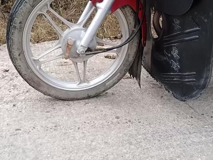 骑摩托车挂1档发动机转速6000转爬不上去的陡坡,踩刹车就溜车