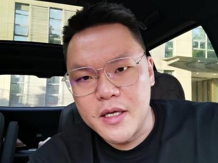 李凯尔正式加入中国男篮
#朱芳雨 #李凯尔 #中国男篮