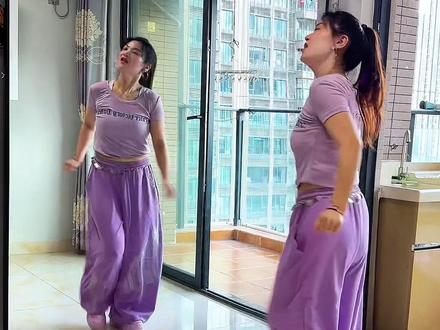 新舞来啦 简单动感又好看#歌声与微笑 #背面完整版 #加长版#最潮广场舞#楚楚爵士广场舞@DOU+上热门 @抖音小助手 @抖音作者助手