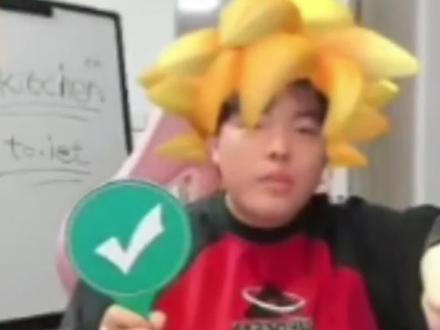 攀爬动物你最严厉的父亲弱弱走开了!#桃黑黑#网红#直播#游戏#搞笑