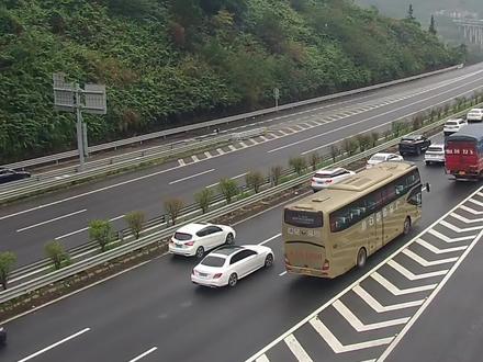 走错出口应将错就错,不能在高速路上倒车或掉头逆行#逆向行驶 #高速公路 #平安春运交警同行