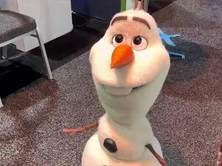 你信吗?这个头重脚轻、连腿都没有的雪宝, 居然是迪士尼给科技公司上的最狠一课。#网红玩具 #毛绒玩具大集合 #机器人 #迪士尼 #雪王