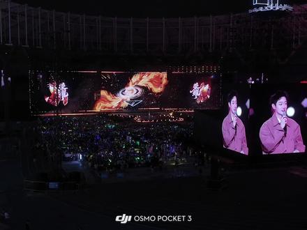 《野心家》还是得看大疆饭拍实录🥹听得好想哭
这首在我心里绝对称得上是新音TOP3的歌!前两天一直心心念念这首歌,但是连看两天实在是没力气导视频,今天回来了终于可以看了.....我就知道大疆不会让我失望的,听得好想哭吧😭已经在疯狂戒断了😭#TF家族 #新年音乐会 #野心家 #演唱会 #大疆pocket3