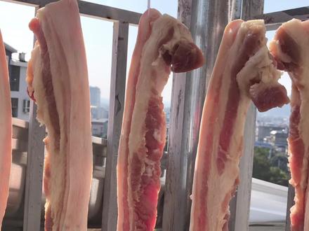 晒好的腊肉,别傻傻的丢冰箱!教你1招,放1年不变质,还更香 #美食 #菜谱 #家常菜 #腊肉
