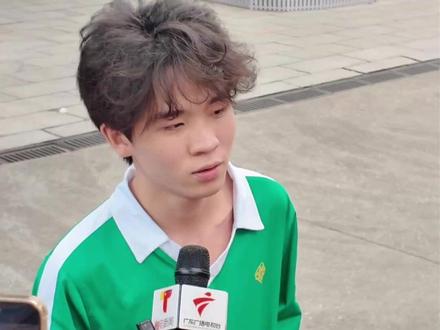 直击2025高考现场 广东高考作文难不难?#考生 “挺难的vs还可以”#2025高考 #高考作文 #广东dou知道 #2025高考作文题