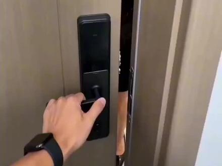 #小云雀AI 上门处理刀盾狗入侵现实#刀盾狗#驱魔代理人