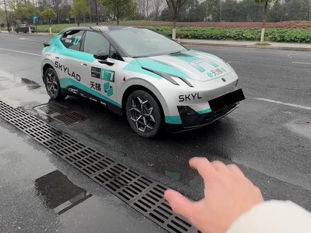 飞驰人生3里的赛车,就在我面前!!太帅了
#飞驰人生3 #领克Z20 #领克 #塞车手kimi