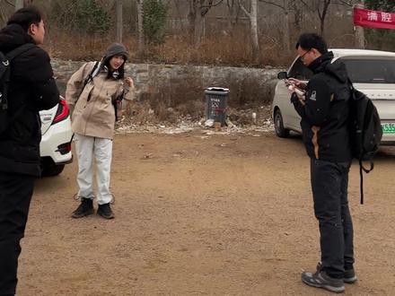 2025年冬天第一场雪,我来爬嵩山了#嵩山 #踏雪而行 #户外登山 #徒步治愈了一切不美好 #我的户外爬山日记