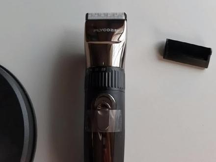 飞科5908理发器刀头拆装方法