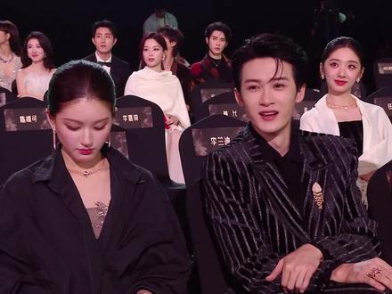 好帅!檀健次跳I miss you 手势舞超可爱🥰#檀健次#赵露思#星光大赏@DOU+小助手 @抖音创作小助手 @抖音小助手