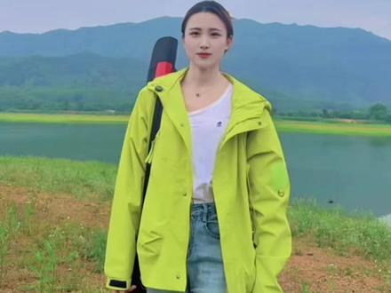 水库野钓,钓上来直接吃掉😁#出发吧伟大的钓手 #钓鱼人就是这么疯狂 #女钓手 #水库钓鱼 #现钓现吃