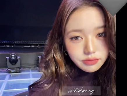 元英的那句:“I'm the girlfriend”,宥真说:“那我真得做一下这个女朋友了”,终于正面回应了吗啊啊啊啊!(感谢@Didyoung🐰 宝宝提供的视频)#宥元 #安宥真 #张元英