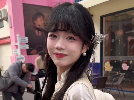 闺蜜 我们今年春天就这样穿🍃
#春天 #出游穿搭 #国风 #连衣裙 #汉元素