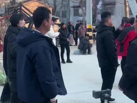 商丘吴营村火啦!吴老师的天安门墙绘“圆”了许多老人去北京的“梦想”人民日报都转发啦!大商丘火🔥啦#天安门 #墙体绘画 #吴营村 @老吴的幸福生活