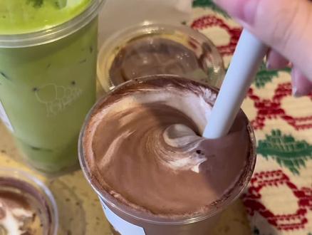 冻了一杯巧克力 好好吃的奶盖!!#甜品 #神仙吃法