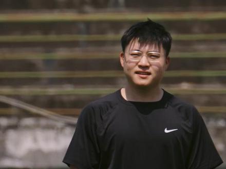“小城姑娘,心里装着世界舞台!” 2025年英雄联盟公益行动走进资中,由英雄联盟公益大使 Uzi 为我们讲述:一座未来运动场,一次“背篼精神”的传承,热血秀场上无数个追梦的故事。#资中女足#英雄联盟