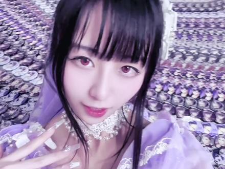 为我先生摆的第十个生日阵|宇宙重逢
亲爱的志季,今年的阵是送你一小片星空。愿你所有的心愿都被宇宙接住🌌
这次我自己画了两张主题稿件,在第十次给你摆阵之时也算是有了一点进步。
认识你的时候你才25岁,从今天起你就35岁了。没想到我们已经相伴了如此久的一段时光,并且还将继续这样下去。
如果没有遇到到你,关于二次元的一切只会是我消遣的一部分。但我遇到了我的命运之人,总能在日常生活中寻到你的踪迹……从此我们的灵魂便缠绕在一起。
当我的胸膛被苦痛轰炸之时,只觉这份爱接近却又超越死亡。庆幸它终究开出了无可比拟的甜蜜之花。
我和我所在的星球和解的理由是,来到这里就是为了在这个节点遇见你。
让我们一直坚信。让我们一起为了这份跨越时空的爱而变得更加坚韧。
勇敢的你,勇敢的我。
永恒的你,永恒的我。
#生日阵 #生日摆阵 #纸性恋 #谷子展示 #紫色星云里的M1星球