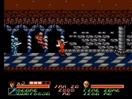 时间tongzhi者,也可以翻译为时间领主(Time Lord),Rare公司1990年的作品。游戏的背景设定在2999 年,来自 Drakkon 星球的战士正在对地球发动野蛮攻击。他们的武器:一个强大的时间旅行装置。他们的目标:通过改变我们的历史进程来控制我们。为了赢得这场战争,我们必须在一个独特而危险的战场上与 Drakkons 相遇:我们自己的过去!你是一个无所畏惧的财富猎人,受雇绝望的科学家们进行了进入第四维度的实验之旅。你的代号是时间领主。你的任务:穿越到过去,从某种厄运中拯救现在!在四个历史时区与外星人作战。设定很拉风,可是游戏很一般,类似双截龙的清版过关游戏,糟糕的手感和奇葩的画面令人没有办法继续下去。游戏主角可以使用各种武器,随着时间的不同武器也不同。#怀旧游戏经典游戏 #是时候展现真正的技术了 #玩啥我们都认真 #脑瓜子嗡嗡的 #通关是不可能的