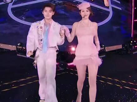 #抖音商城春上新 活动现场 龙浩天Ai瑶瑶带领#银河系001 #银河系A 燃爆全场,#PGY银河系 #粉彩风盛放现场夯爆了