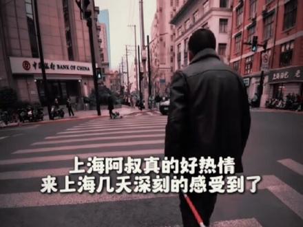 “有人见你弱小处处欺负你,有人见你弱小处处照顾你”#人间处处是温暖#感动#抱抱盲兔#共鸣#筱判@DOU+上热门