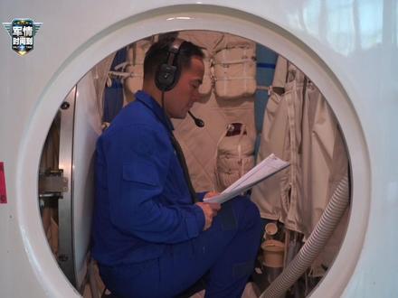 目前,神舟二十一号载人飞行任务已进入最后的准备阶段,全体系统状态良好,静待发射,执行此次任务的神舟二十一号飞行乘组由指令长张陆及航天员武飞、张洪章组成,三名航天员已做好充分准备,全力备战此次任务。#联播一瞬 #媒体精选计划