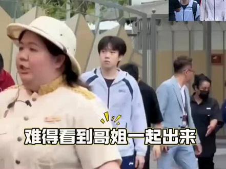 昨天晚宴天还没黑就结束了,这么快就吃完了?也太速度了,不会就进去打卡拍照吧。
#王楚钦#孙颖莎#莎头组合