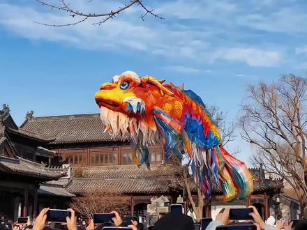 鳌鱼去哪了 鳌鱼记:风起上新街
大鹏一日同风起
扶摇直上九万里
金鳞岂是池中物
风带走了吉祥物
#鳌鱼 #新年快乐
