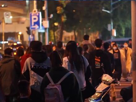 美图设计室封神,连MiniMax老板都想请他聊聊#AI #美图 #设计
