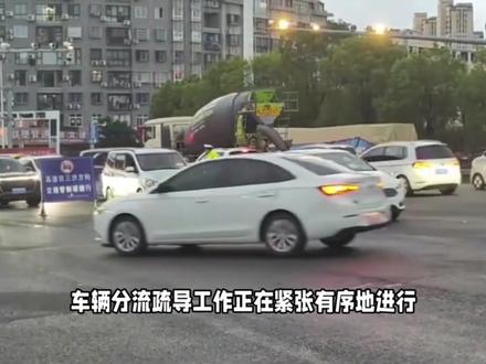 深圳交警通报南坪快速火情 #深圳交警通报南坪快速火情