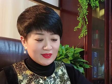 《妈妈怕了你一辈子》妈妈不是天生胆小,只是从成为妈妈那天起,就有了一生的软肋。她怕了你一辈子,其实是爱了你一辈子,妈妈的勇敢,都用在了守护你的路上#抖音热歌 #家庭情感 #妈妈怕了你一辈子