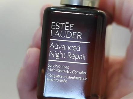 #雅诗兰黛小棕瓶 测评来啦!看完你就不纠结了~
本期视频主要内容:
1.成分拆解/功效分析
2.肤感/质地特写*01:19s
3.塑料护肤人的一点建议
如果对你有用请点赞支持一下吧~
#护肤好物 #精华