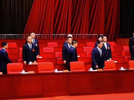 国家严查低保乱象,四类人坚决清理,谁也别例外 国家正严查农村低保乱象,重点整治四类违规人员。这一举措旨在保护"救命钱"不被滥用,确保真正困难群体获得帮助。整治对象包括有劳动能力却不干活者、拥有大额房产或私家车者、骗取低保者及不配合核查者,发现将坚决清退并追责。#三农 #农民 #乡村振兴 #低保 #困难户
