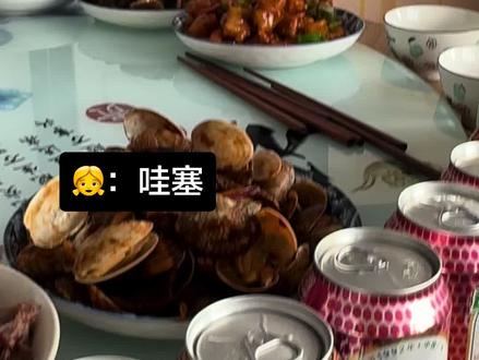 东北嫡长女地位这一块😎我爸说净他们干活伺候我,一早上我净躺着了,让我干活,我说干啥,他说吃饭嘿嘿☺️😋