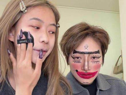 妹妹平时都化这么浓的妆么@周周啊