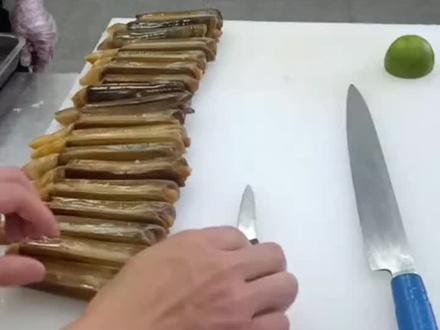 很多人第一步就错了!难怪做的竹节蛏牙碜🚫
今天教你海边人的正确做法,跟着视频学保证不迷路…
肉质Q弹,鲜甜入味,成本才几十块💰
好吃不贵,学会这道菜,全家夸你是大厨!👨🍳
#美食教程 #竹节蛏做法 #海鲜 #家常菜 #跟着视频学做菜