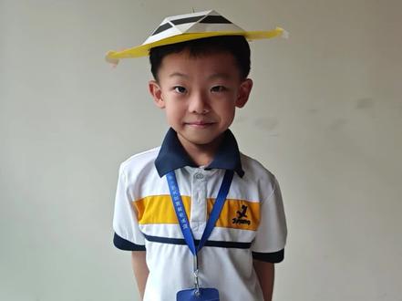 手工拼音帽子制作
#手工 #吴熙往前冲