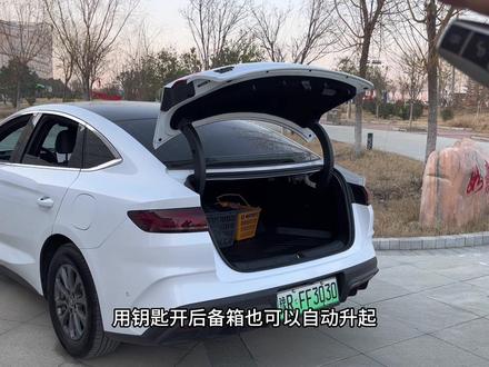 99%的比亚迪车主都用错后备箱了,原车后备箱不会自动升起,其实我们只需要安装一个弹簧升举器,就能实现自动升起功能#比亚迪 #比亚迪秦L