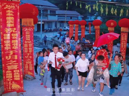 几个弟弟背姐姐出嫁,安全感爆棚 #纪实婚礼摄影 #婚俗 #乡村婚礼 #婚礼纪实小视频