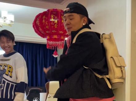 深情航仔回家里却不带礼物是种什么体验?#元宵节 #一定要看到最后