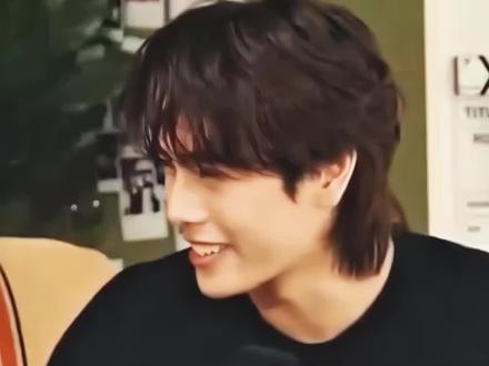 听phuwin娓娓道来属于pondphuwin的故事🧡🤍