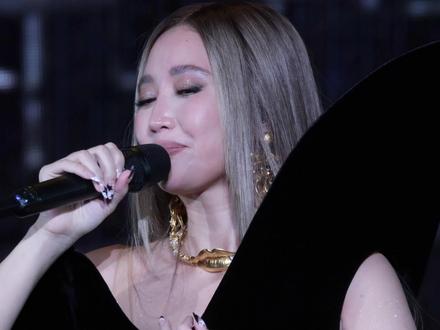 A-Lin姐姐又唱哭了🥺时隔两年再听现场 依旧那么好听 呜呜呜姐姐不哭不哭@A-Lin黄丽玲 #alin黄丽玲 #alin #黄丽玲 #拿走了什么 #alin无锡演唱会