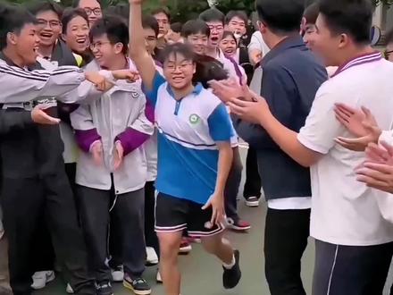 冯敏敏爆火五佳球!女篮小精灵用热爱创造不可能! #冯敏敏 #女篮 #篮球 #校园篮球 #篮球需要沉淀