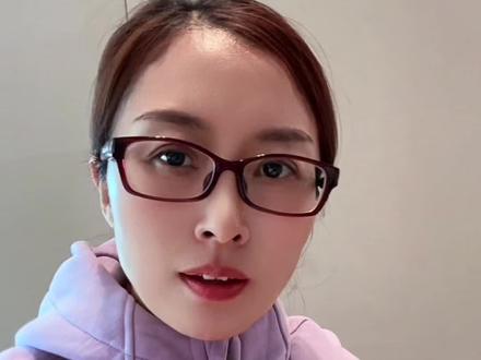 穿单衣的男孩 杨佳印 ,这个冬天不用再挨冻了。
#冬天穿单衣的男孩 #骑单车的小男孩#杨佳印#教化学的小微老师#教育