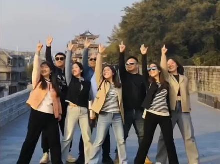 青苹果乐园舞蹈ai特效教程一键剪同款入口来啦!#青苹果乐园舞蹈ai #AI青苹果乐园舞蹈特效教程 #AI青苹果乐园舞蹈特效拍同款 #AI跳舞#剪映 毕业照AI跳舞一键生成AI跳舞青苹果乐园 AI青苹果乐园舞 青苹果乐园小虎队 毕业照
跳舞特效 毕业照AI特效青苹果乐园 青苹果乐园舞蹈AI生成一键生成AI跳舞特效 AI跳舞一键生成入口 照片变成跳舞视频 合影动起来AI特效AI多人跳青苹果乐园 青苹果乐园特效模板 剪映AI跳舞一键生成 毕业照集体跳舞AI老照片动效教程老照片动画制作 老照片跳舞特效 青春校园AI特效AI毕业照一键生成特效 毕业照一键生成特效 集体毕业照AI跳舞毕业照小人跳舞特效 毕业照AI特效教程 老照片动一群人AI
动起来免费 老照片动起来AI照片跳舞AI生成 AI照片跳舞教程 小虎队青苹果乐园舞蹈 青苹果乐园舞蹈完整版 萌娃跳舞AI特效青苹果乐园 萌娃跳舞特效一键套用 剪映萌娃跳舞
教程 照片会跳舞AI毕业照动起来AI青苹果乐园AI舞蹈 毕业照跳舞特效AI生成 毕业照跳舞特效免费生成工具 舞蹈生毕业形象照 一群人A跳舞