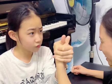 亲姐妹差距咋就这么大呢?#杜小优和杜小妮 #日常搞笑