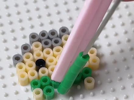 谁有超超超小图?小新一家#晒出我的拼豆作品 #我在抖音玩拼豆 #蜡笔小新 #拼豆 #上热门话题🔥🔥🔥 @DOU+小助手 @抖音小助手 @DOU+上热门