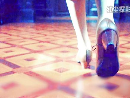 聂曦为黎晴偷偷办了通行证,她却因牵挂聂曦又把它给烧了! #因为一个片段看了整部剧 #谍战剧 #沉默的荣耀